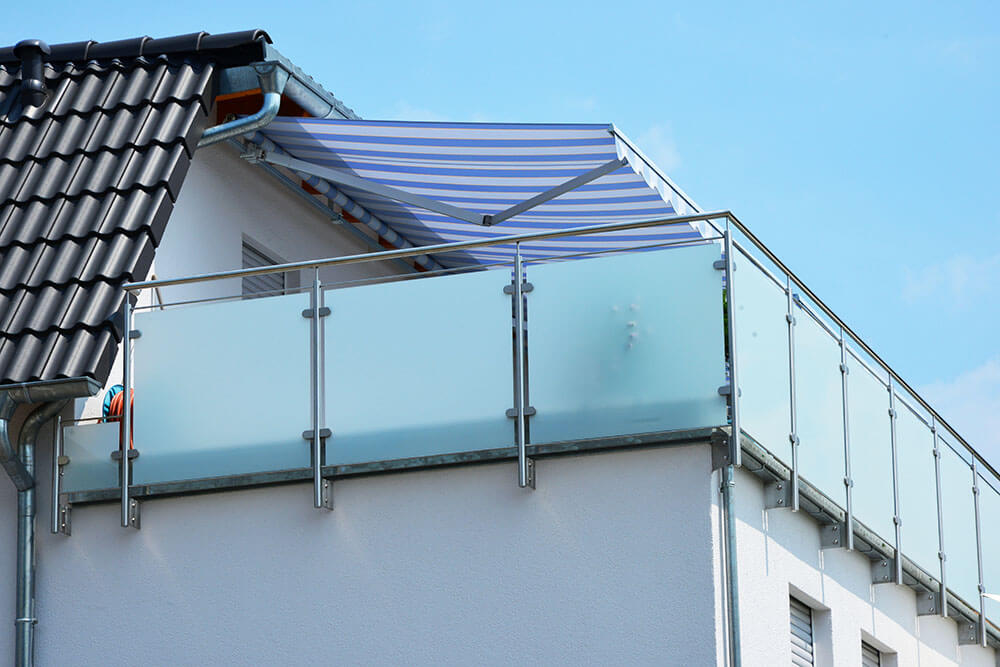 Barandal cristal translucido.