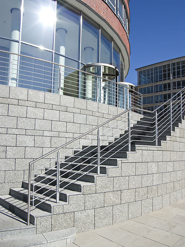 Barandal de acero inoxidable exterior.