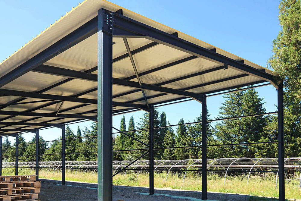 Estructura metálica con techo